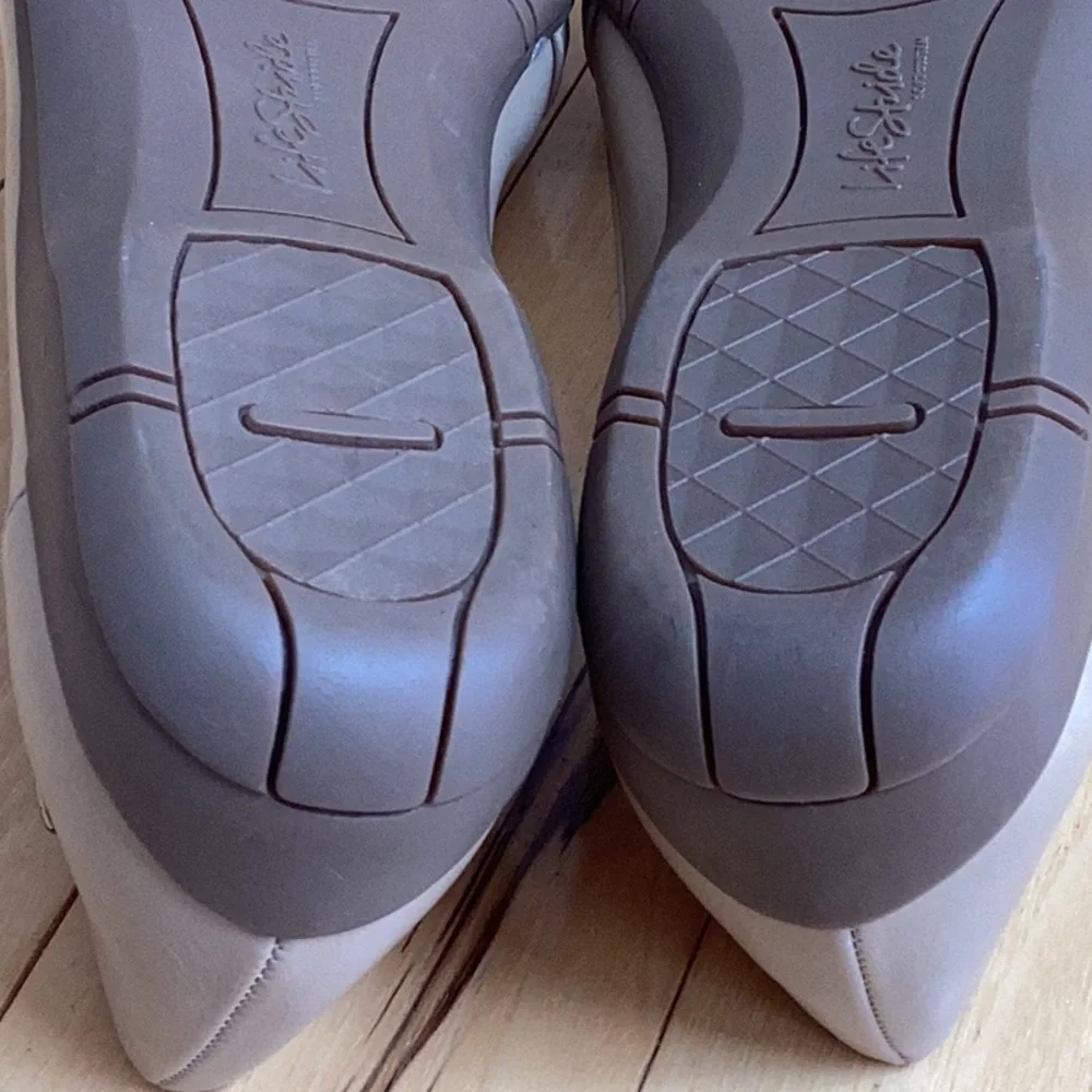 Life Stride diverse flats in taupe